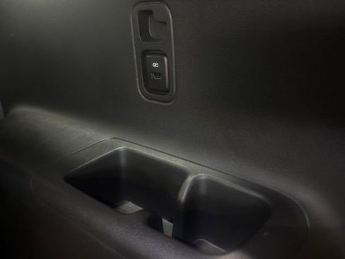 Used 2022 Chevrolet Traverse LT w/ LT Premium Package image 19