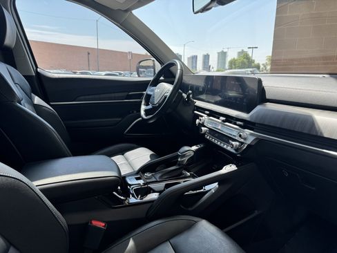 Used 2023 Kia Telluride EX w/ EX Captain's Chair Package image 44