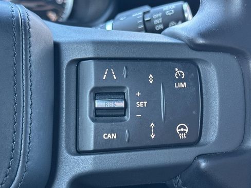 Used 2023 Land Rover Defender 130 X-Dynamic SE image 31