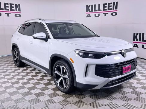 Used 2025 Volkswagen Tiguan SE image 9