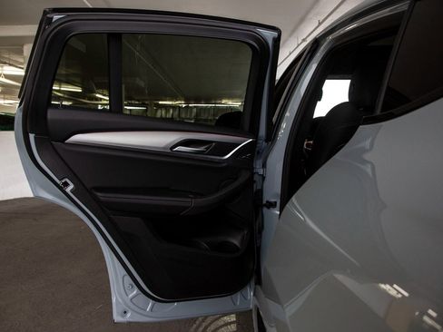 Certified 2025 BMW X4 xDrive30i image 19