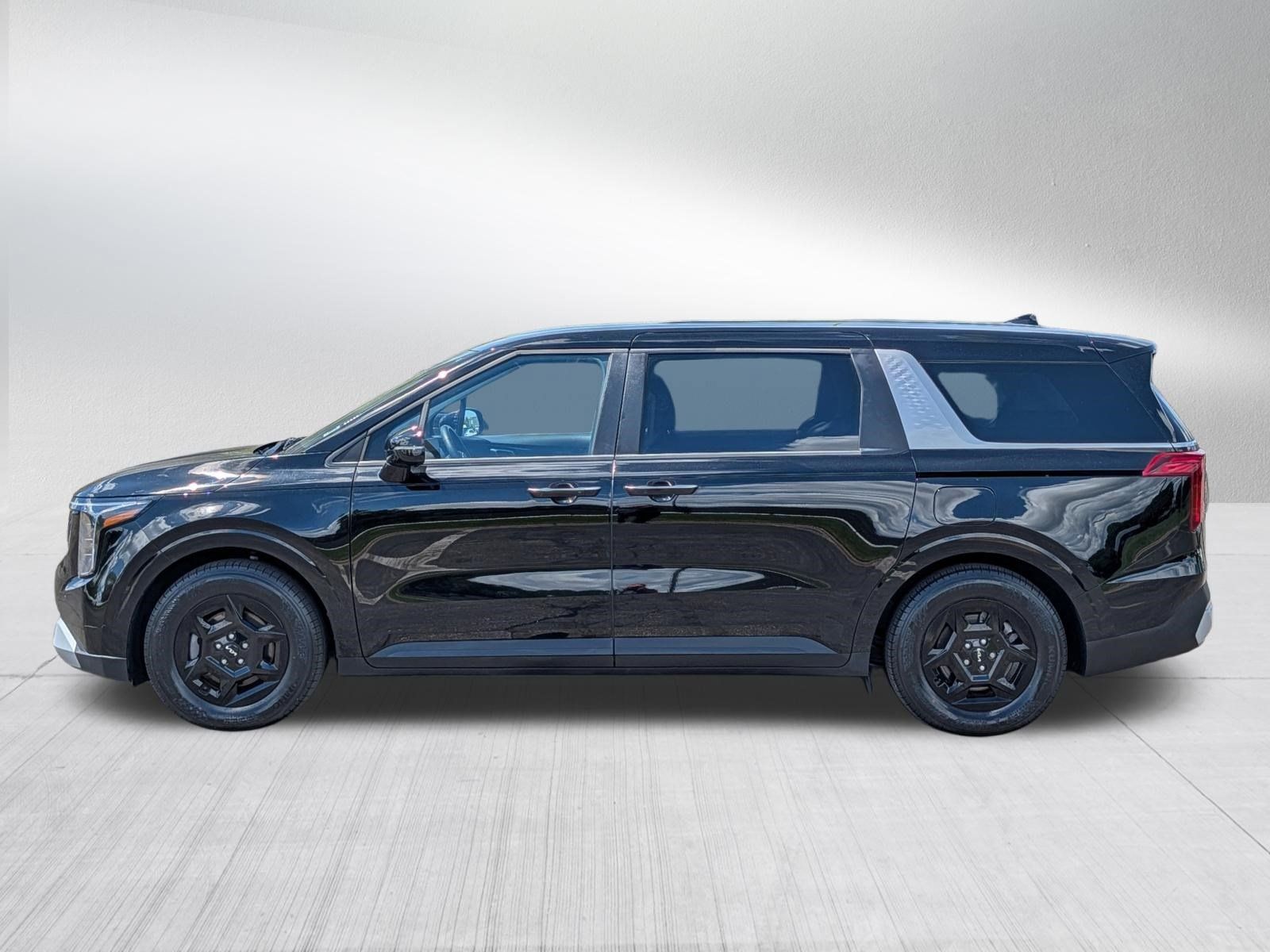 Certified 2025 Kia Carnival FWD image 4