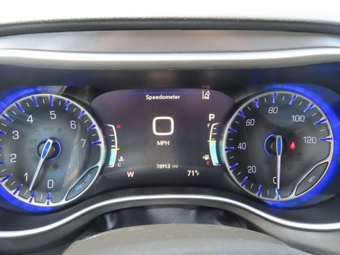 Used 2023 Chrysler Pacifica Touring-L FWD image 32
