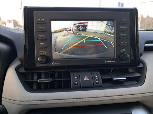 Used 2022 Toyota RAV4 XLE Premium image 20