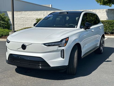 Certified 2025 Volvo EX90 Ultra image 8