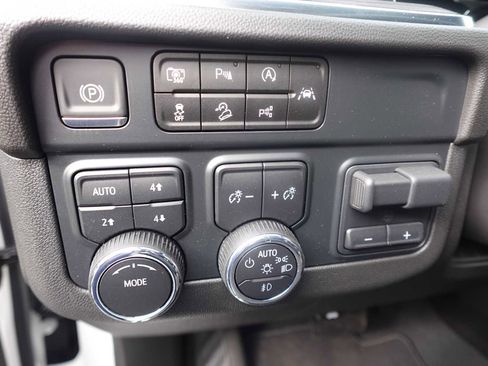 New 2025 Chevrolet Suburban Premier AWD/4WD image 15