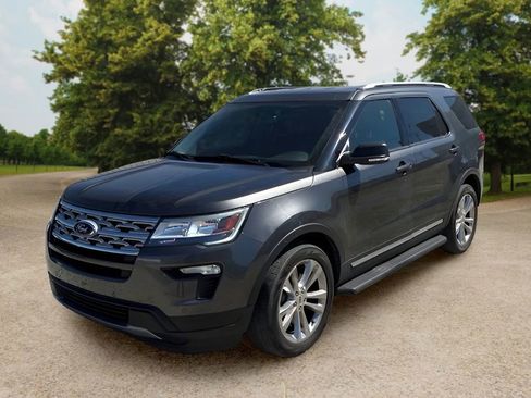Used 2019 Ford Explorer XLT w/ Equipment Group 202A AWD/4WD image 4