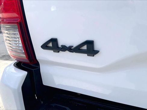 Used 2019 Toyota Tacoma TRD Off-Road AWD/4WD image 8
