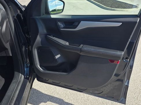 Used 2022 Ford Escape SE w/ Cold Weather Package image 17