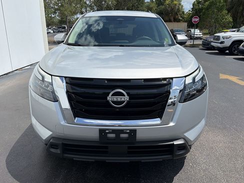 Used 2025 Nissan Pathfinder SV FWD image 6