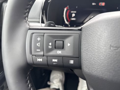 Used 2026 Nissan Pathfinder Platinum image 21