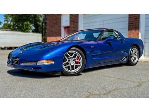 Used 2002 Chevrolet Corvette Z06 w/ Memory Pkg RWD image 2