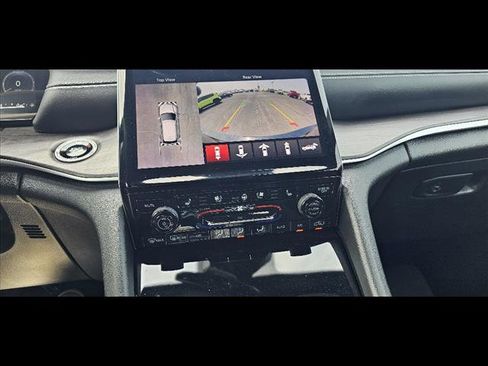 Used 2024 Jeep Grand Cherokee L Limited w/ Luxury Tech Group II image 19