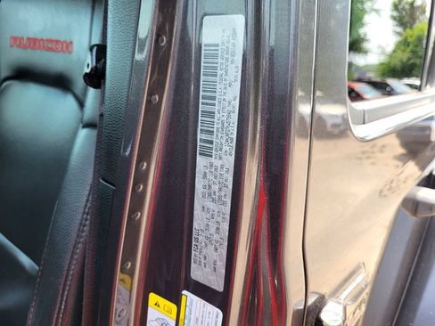 Used 2019 Jeep Wrangler Unlimited Rubicon w/ Dual Top Group AWD/4WD image 29