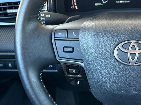 Used 2025 Toyota Camry SE image 34