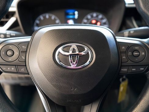 Used 2025 Toyota Corolla LE image 18