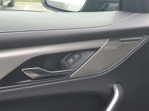 New 2026 Jaguar F-PACE R-Dynamic S image 11