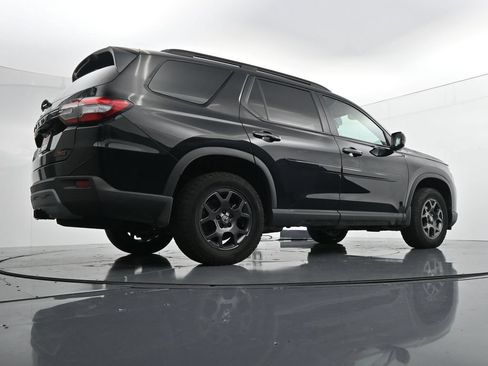 Used 2025 Honda Pilot TrailSport image 33