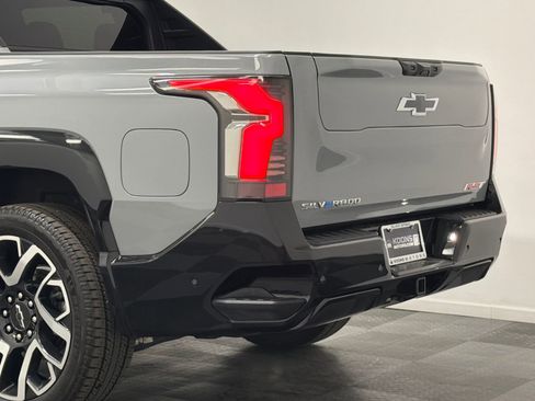 Used 2025 Chevrolet Silverado EV RST AWD/4WD image 7