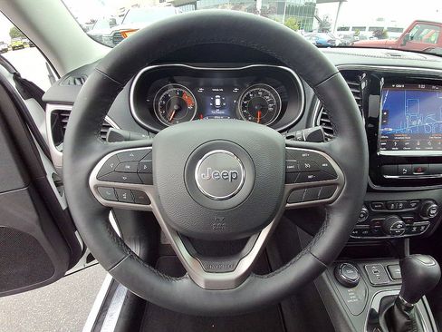 Used 2019 Jeep Cherokee Limited w/ Luxury Group AWD/4WD image 22