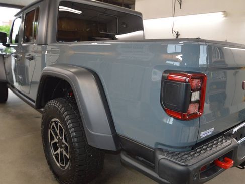 Used 2025 Jeep Gladiator Rubicon w/ Safety Group AWD/4WD image 28