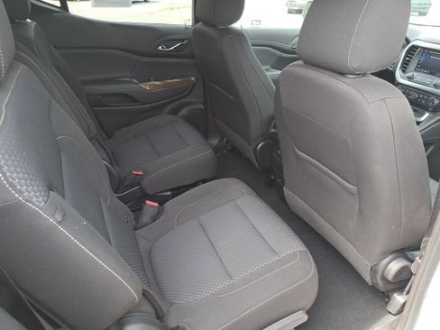 Used 2023 GMC Acadia SLE w/ Driver Convenience Package FWD image 11
