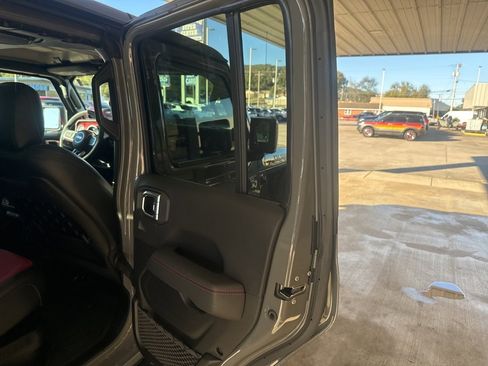 Used 2023 Jeep Wrangler Unlimited Rubicon 4xe image 23