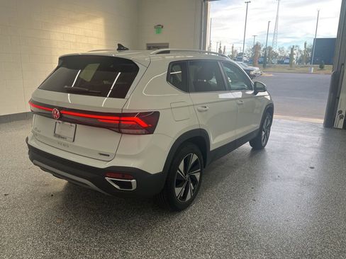 New 2026 Volkswagen Taos SE image 5