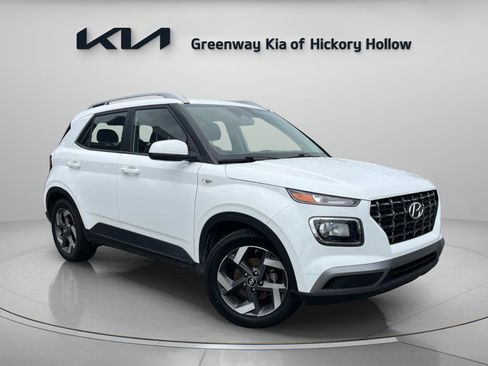 Used 2024 Hyundai Venue SEL FWD image 1
