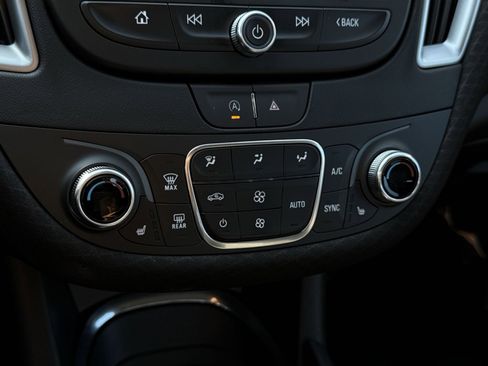 Used 2025 Chevrolet Malibu LT FWD image 21