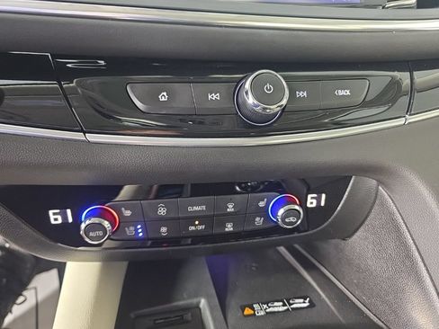 Used 2022 Buick Enclave Avenir w/ Avenir Technology Package AWD/4WD image 20