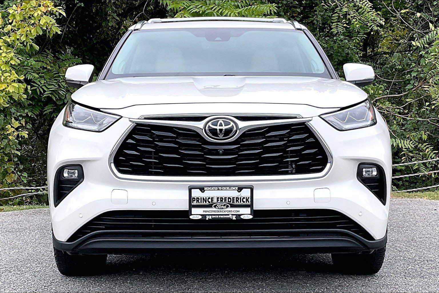 Used 2021 Toyota Highlander Limited AWD/4WD image 2