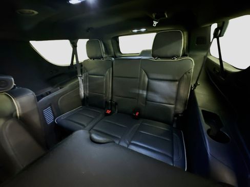 Used 2023 Chevrolet Suburban Premier image 30