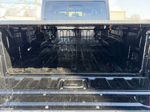 Used 2022 Jeep Gladiator Sport image 38