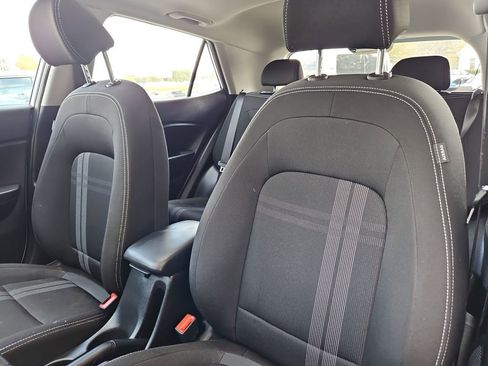 Used 2025 Hyundai Venue SEL image 23