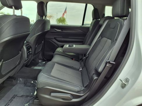 Used 2024 Jeep Grand Cherokee L Laredo image 22