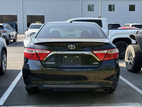 Used 2017 Toyota Camry XSE w/ Moonroof Package FWD image 5