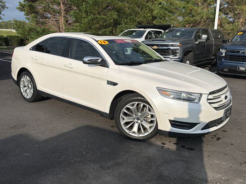 Used 2018 Ford Taurus Limited w/ Driver Assist Package FWD image 2