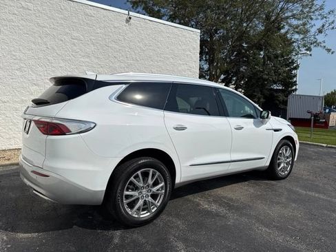 Used 2023 Buick Enclave Essence w/ Experience Buick Package FWD image 5