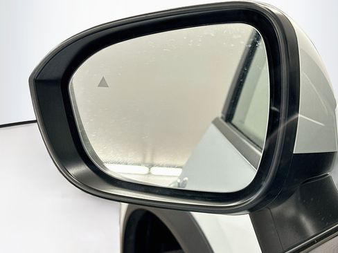 Used 2025 Nissan Rogue SV AWD/4WD image 16