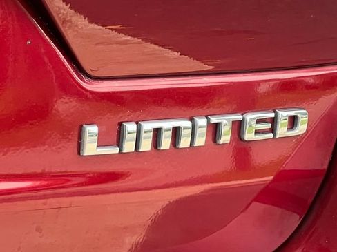 Used 2023 Jeep Grand Cherokee Limited AWD/4WD image 2