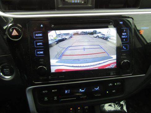 Used 2019 Toyota Corolla XLE image 30