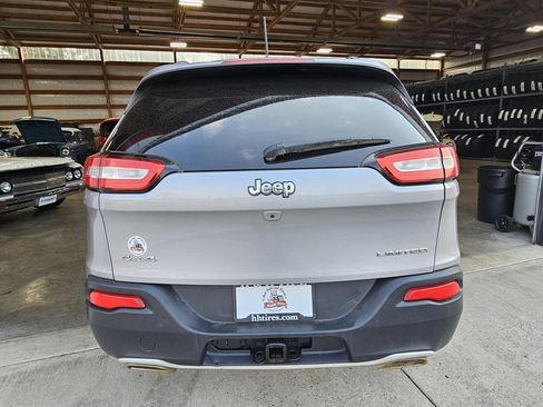 Used 2017 Jeep Cherokee Limited w/ Trailer Tow Group AWD/4WD image 4