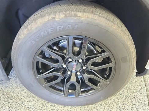 Used 2023 GMC Sierra 1500 Elevation w/ LPO, Elevation Black Package AWD/4WD image 13