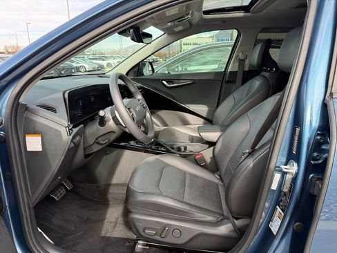 Certified 2023 Kia Niro SX Touring image 13