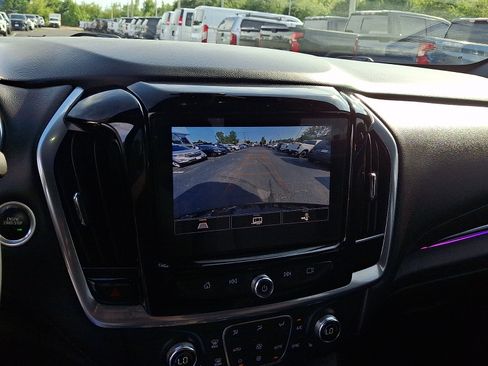 Used 2022 Chevrolet Traverse LT AWD/4WD image 18