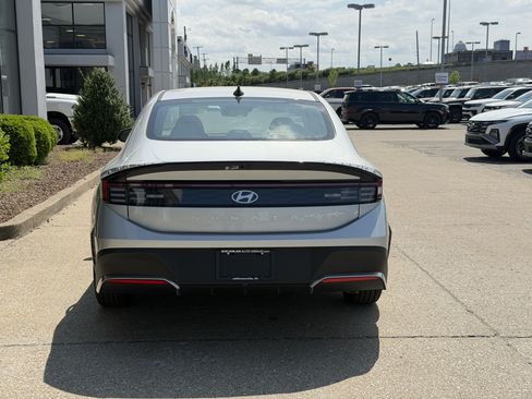 Used 2026 Hyundai Sonata SE FWD image 6