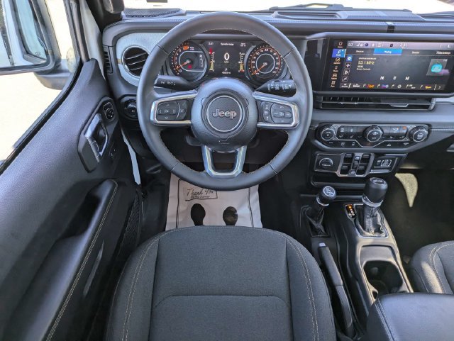 Used 2025 Jeep Wrangler Unlimited Sahara AWD/4WD image 18