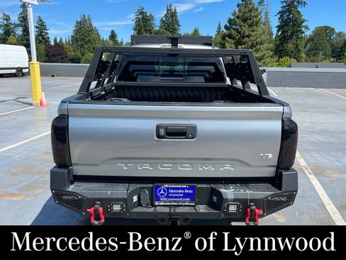 Used 2022 Toyota Tacoma TRD Off-Road AWD/4WD image 8