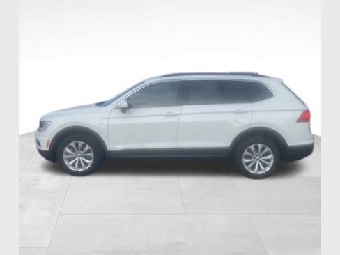 Used 2018 Volkswagen Tiguan SE w/ Panoramic Sunroof Package image 1